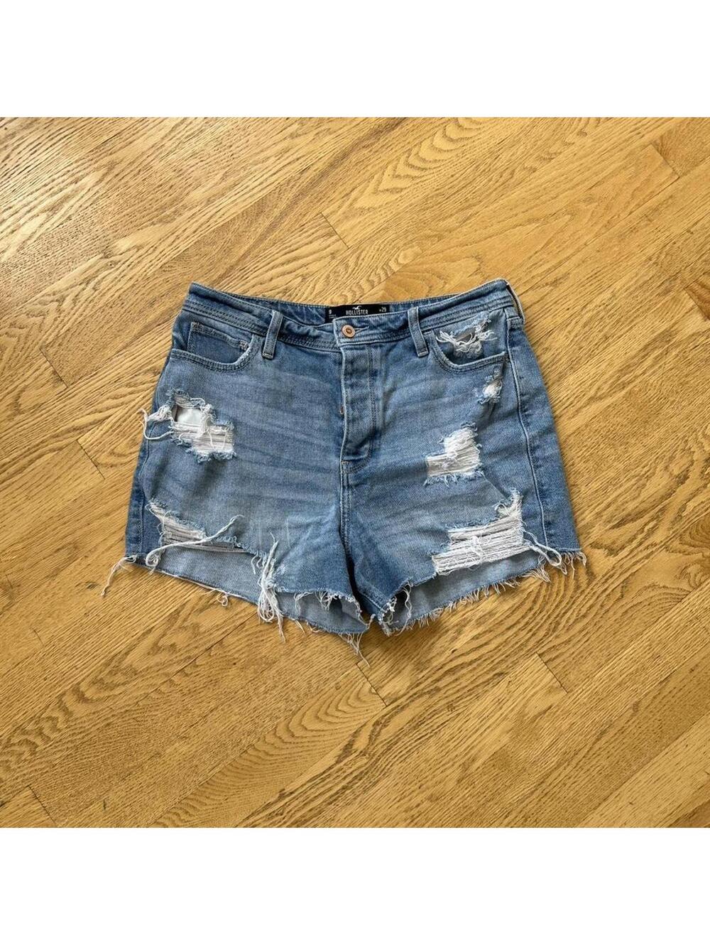 Hollister Ultra High Rise Mom Shorts Distressed Denim W29 Size 9 | Y2K
